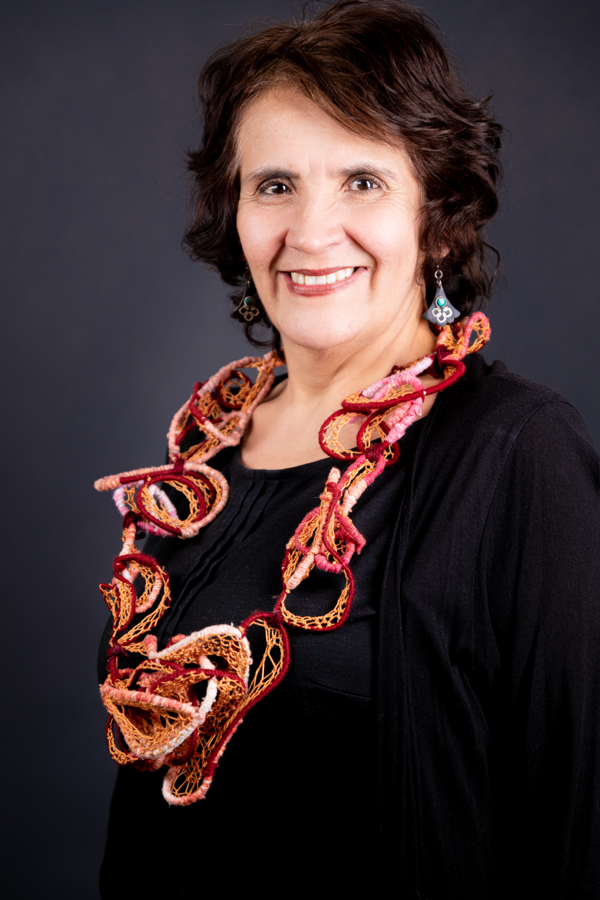 Luz Ángela Medina — Biografía y Retrato de la Artista Textil