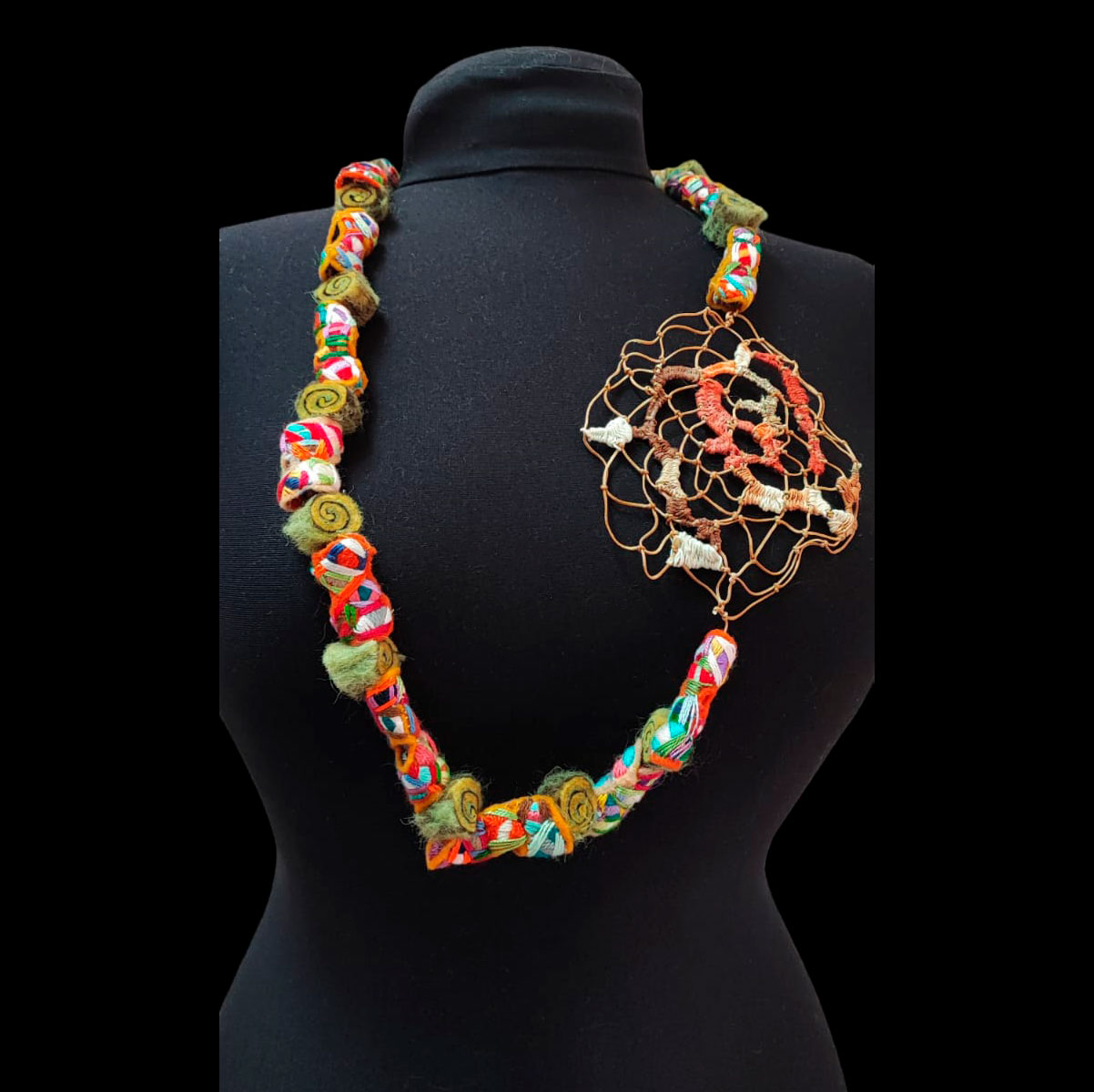 Collar Joyería Contemporánea — Obra de arte por Luz Ángela Medina